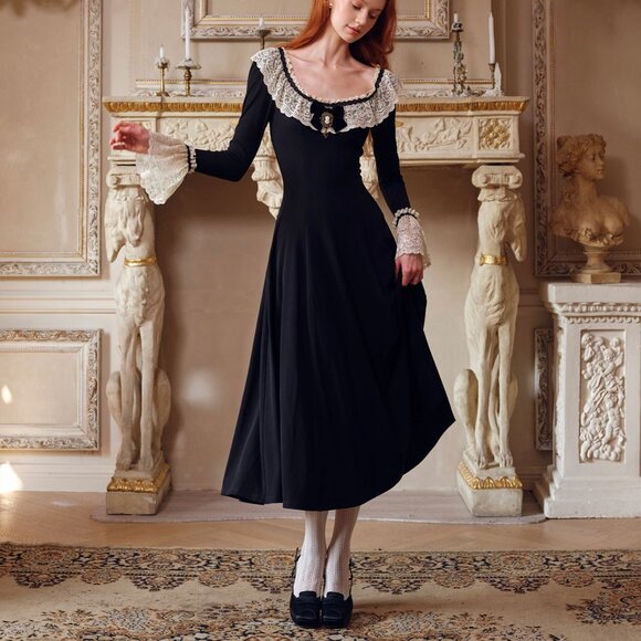 Gothic Victorian Lace Collar Maxi Dress - Picture 3 of 8